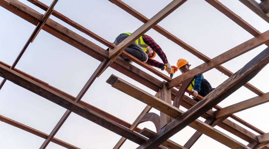 Professional residential roofers in Caspian, MI